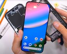 Der Teardown-Experte ist vom Innenleben des Google Pixel 10 Pro XL durchaus begeistert. (Bildquelle: JerryRigEverything)