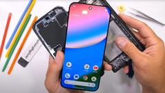 Der Teardown-Experte ist vom Innenleben des Google Pixel 10 Pro XL durchaus begeistert. (Bildquelle: JerryRigEverything)