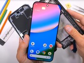 Der Teardown-Experte ist vom Innenleben des Google Pixel 10 Pro XL durchaus begeistert. (Bildquelle: JerryRigEverything)