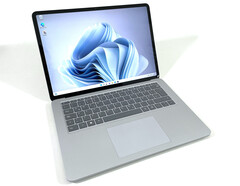 Amazon verkauft den Microsoft Surface Laptop Studio mit 455 Euro Rabatt (Bild: Andreas Osthoff)