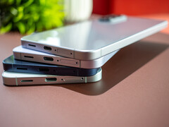 Das Samsung Galaxy A57 ist nur 6,9 mm hoch.