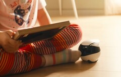 Der Enabot EBO Air bietet eine Reihe praktischer Features, inklusive einer Kamera, die zur Überwachung genutzt werden kann. (Bild: Enabot)