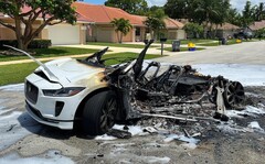 Der ursprünglich weiß lackierte Jaguar I-Pace war nach dem Brand natürlich kaum wiederzuerkennen (Bild: Gonzalo Salazar)