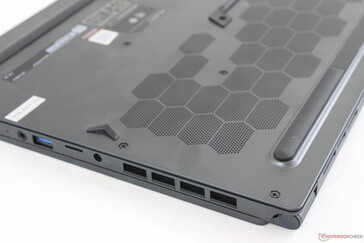 Sechseckige Lüftungsgitter ähneln denen der Dell Alienware-Laptops