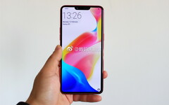 Leak: Bilder des Oppo R15 Smartphones entdeckt.