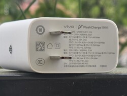 Schnellladenetzteil des Vivo X300 Ultra