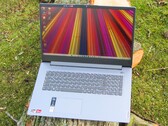 Farbenfroher 17,3-Zoll-Bildschirm an Bord: Lenovo IdeaPad 3 17ABA7.