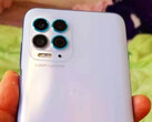 Die ersten Fotos des vermeintlichen Motorola Edge S zeigen ein recht gewöhnliches Smartphone mit 64 MP Quad-Kamera. (Bild: Weibo)