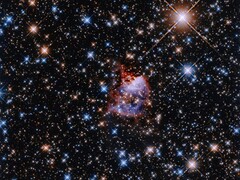 Hubble-Teleskop durchdringt dichte Staubwolken und macht verborgene junge Sterne sichtbar
