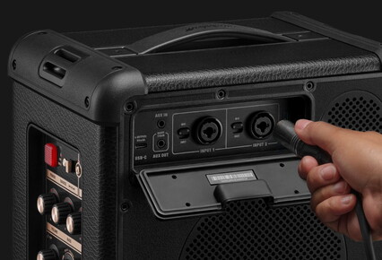 2 kombinierte Instrumenten/Mikrofon-Inputs für Karaoke und Gitarre
