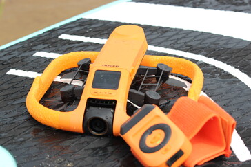 Durch den Schaumstoff-Ring schwimmt die HoverAir