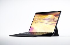 Das Dell Latitude 7320 Detachable bietet eine spannende Ausstattung inklusive einem Stylus, der sich bequem in der Tastatur verstauen lässt. (Bild: Dell)