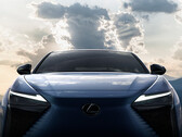 Wie bereits bekannt sieht der Lexus RZ 450e seinem günstigerem Schwestermodell, dem Toyota bZ4X, zumindest von außen relativ ähnlich (Bild: Lexus)
