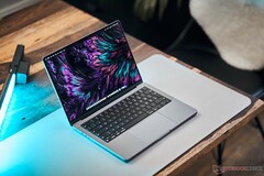 Das Apple MacBook Pro mit brauchbarer Speicherausstattung gibts derzeit zum Bestpreis. (Bild: Notebookcheck)