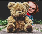 Der Teddybär „Kumma“ von FoloToy wird auf Reddit auch als „ChuckyGPT“ bezeichnet. (Bildquelle: Erik Mclean/Pexels / Alexas_Fotos/Pixabay)