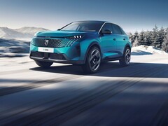 Eine vorgewärmte Batterie ist im Winter Gold wert: Peugeot stattet jetzt auch seine SUV-Modelle E-3008 und E-5008 serienmäßig mit einem Akkuvorwärmsystem aus (Bild: Stellantis)..