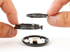 Die Google Pixel Watch 4 macht den Akku-Tausch zum Kinderspiel. (Bildquelle: iFixit)