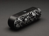 Die "Stüssy & Beats By Dr.Dre"-Sonderedition der Beats Pill+ startet morgen in den Verkauf. (Bild: Stüssy)