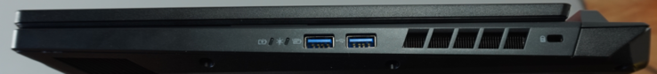 Anschlüsse rechts: 2 x USB-A (10 Gbit/s), Kensington-Lock