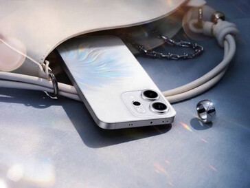 Insbesondere die Modellversion Opal White kommt mit einer interessante gestalteten Rückseite (Bildquelle: Oppo)