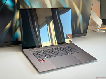 Asus ZenBook S16 UM5606GA.