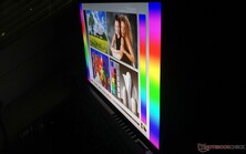 ... und von der Seite bleiben IPS-typisch sehr stabil