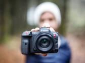 Die Canon EOS R5 C soll dank massiver Kühlung unbegrenzt 8K-Videos aufzeichnen können. (Bild: Canon)