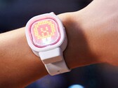 Das Dot-Matrix-Display von Godox kann auch als Armband getragen werden.