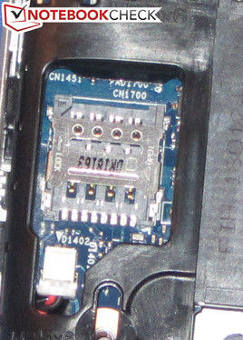 Der SIM-Schlitz nimmt Micro-SIM-Modelle auf.