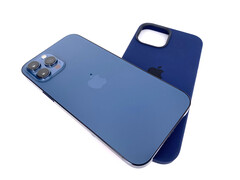 Schick aber teuer ist das iPhone 12 Pro Max. Darum sollte man überlegen, ob man es nicht schützen will.