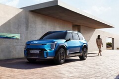 Der Kia EV9 kann auf der Autobahn komplett selbstständig fahren, dank insgesamt 15 Sensoren. (Bild: Kia)