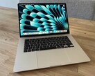Das MacBook Air 15 M2 ist in "Space Grau" aktuell mit einem nennenswerten Preisnachlass erhältlich (Bild: Andreas Osthoff)
