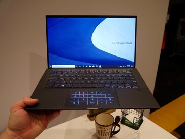 ExpertBook B9450: Geringes Gewicht trifft...