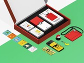 Das Samsung Galaxy Z Flip3 5G wird in der Pokémon Edition mit viel thematisch passendem Zubehör geliefert. (Bild: Samsung)