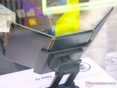 Das Samsung-Exponat G Flex von hinten. Das potentiell Galaxy G Fold benannte Tri-Foldable startet wohl nur in 2 Ländern. (Bildquelle: Alexander Fagot, Notebookcheck)