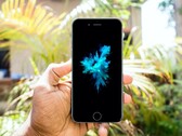 Das iPhone SE der zweiten Generation ist dem iPhone 8 nicht nur von außen ähnlich. (Bild: Kartik Bhattacharjee, Unsplash)