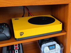 Das Playnix hat ungefähr die gleiche Größe wie eine originale PS5.