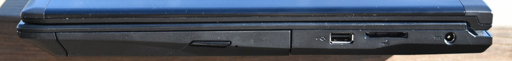 rechts: DVD Super-Multi, USB 2.0, SD-Kartenleser, Strom
