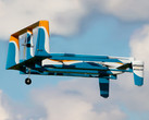 Durch die Nachrichten fliegt Amazons Drohnen-Lieferservice schon länger, nun wurde die erste Test-Lieferung zugestellt (Foto:Amazon)