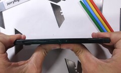 Die Fans von Zack kennen die Prozedur: Das Gaming Phone Razer Phone 2 stellt sich den Herausforderungen.