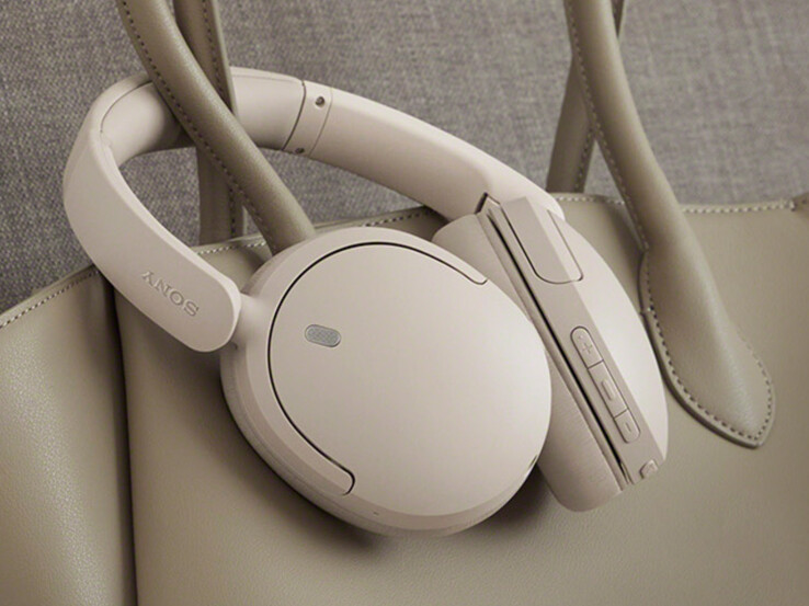 Der Sony WH-CH730N in der Farbvariante Oat