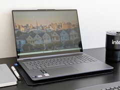 Core Ultra 7 und 1-TB-SSD: Lenovo IdeaPad 5 2-in-1 16IAL10 (Bild: Allen Ngo)
