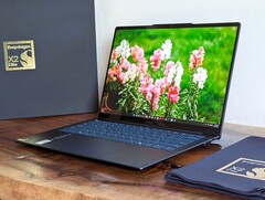 Snapdragon X2 Elite, 32 GB RAM, 1-TB-SSD, 2.8k-OLED, USB 4: Lenovo Yoga Slim 7 14Q8Y11.