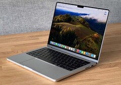 Apple MacBook Pro 14 M3 Basismodell mit 8 GB RAM und 512 GB SSD zum Tiefpreis von 1.599 Euro bei Cyberport (Bild: Andreas Osthoff)