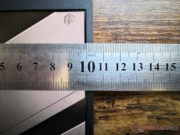 Sehr schmale Displayränder an drei Seiten.