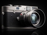 Die Leica M-A Titan wird mit einem 50 mm f/2 Objektiv im passenden Design ausgeliefert. (Bild: Leica)
