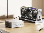 Der Minisforum UM880 Plus unterstützt eine eGPU, wahlweise per OCuLink oder USB 4. (Bildquelle: Minisforum)