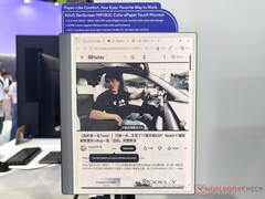 Asus hat auf der Computex 2026 das MP13UC e-Paper-Display sowie den ATS01D Standfuß ausgestellt.