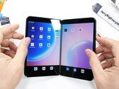 Das Microsoft Surface Duo 2 schützt beide Displays durch robustes Gorilla Glass Victus. (Bild: JerryRigEverything)