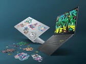 Asus liefert das VivoBook 14 mit Stickern aus, sodass das Notebook auf Wunsch ein wenig kreativer gestaltet werden kann. (Bild: Asus)